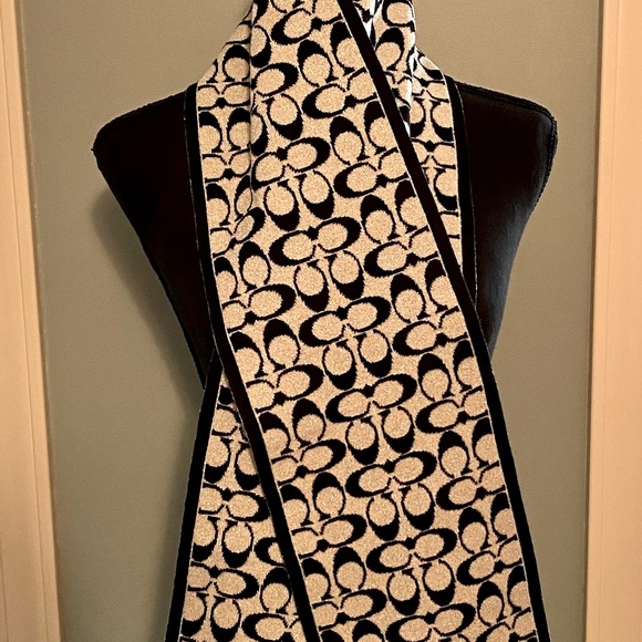 Coach cold weather heat and scarf. - Picture 3 of 8